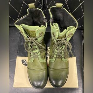Men’s Trooper J75Jump Olive lace up combat leather boots, size 10 1/2